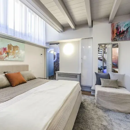 Luxury Penthouse Apartment *